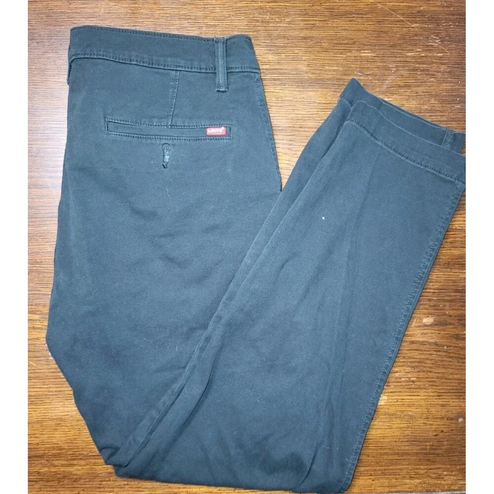 Levi's XX Chino Standard Taper Pants Men 34x30 Black Stretch Twill Flat Lay 17x2